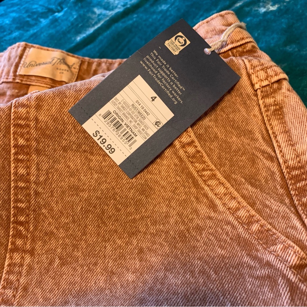 NWT! Universal Threads Rust Shorts 🖤 - Picture 2 of 4